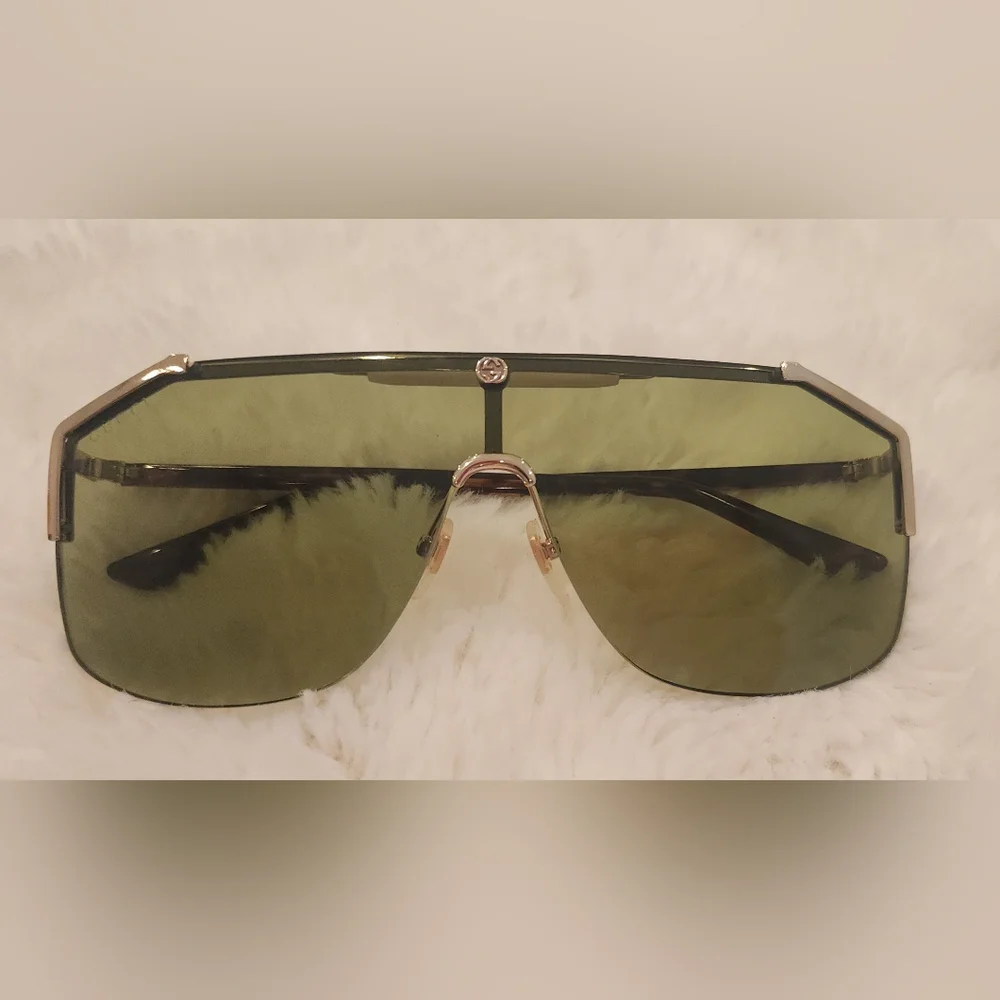 Gucci Gold and Black Women's Sunglasses